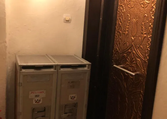 Sehir Merkezi Kaleici Deniz Yakini Muethis Lokasyon أنطاليا